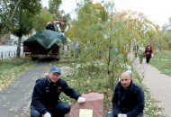 На початку алеї був закладений камінь з пам'ятною табличкою