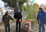 Урочисте розрізання стрічки на честь відкриття Вербової алеї